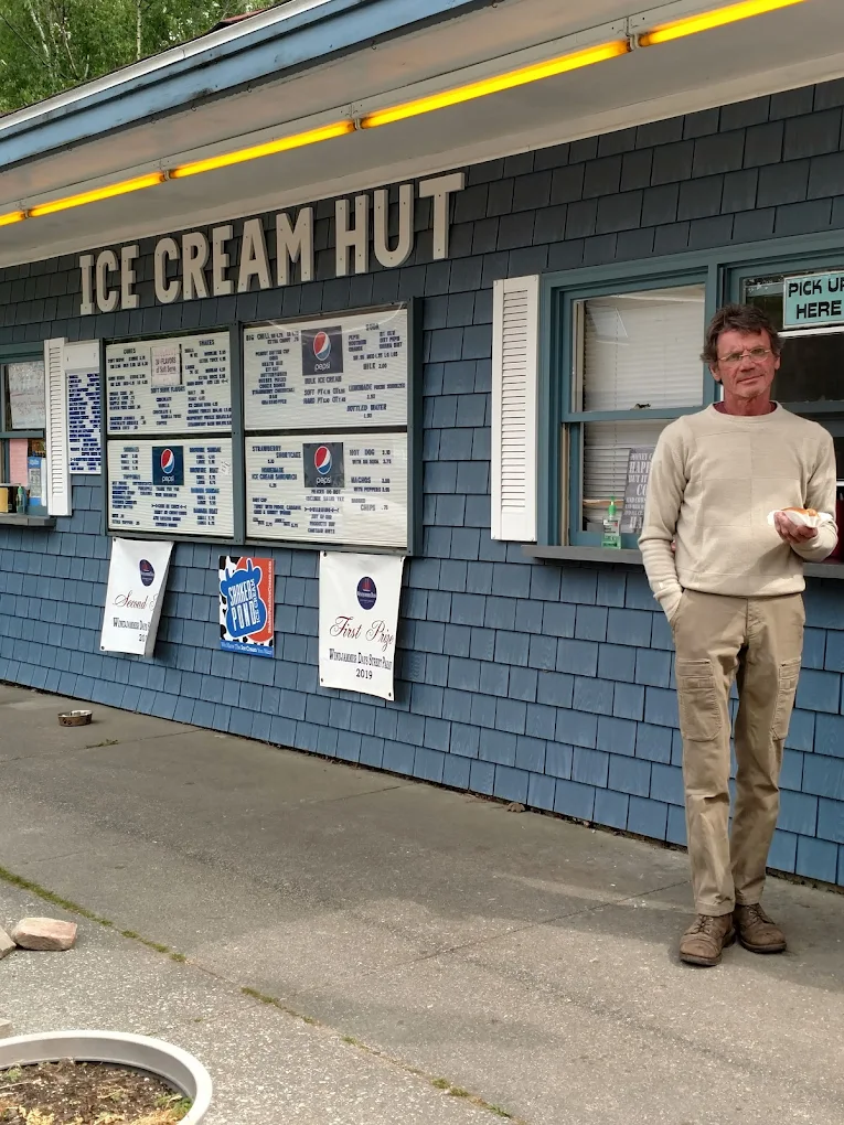 The Ice Cream Hut at Dolphin Mini Golf